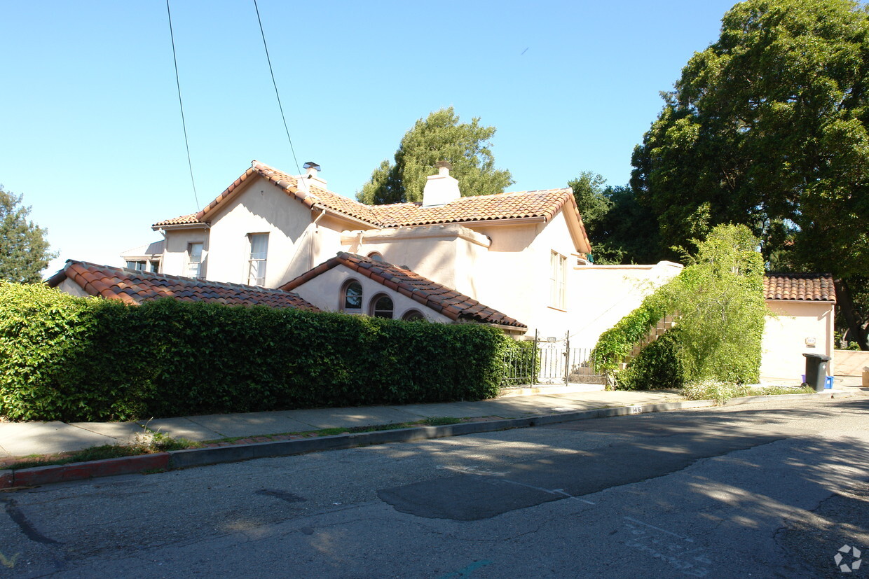 Building Photo - 1412 Hawthorne Terr.