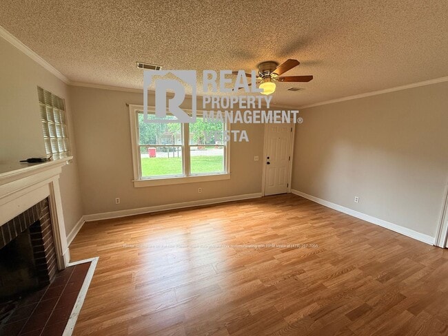Building Photo - 3163 Highpoint Dr