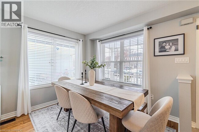 Building Photo - 10 Gaydon Way