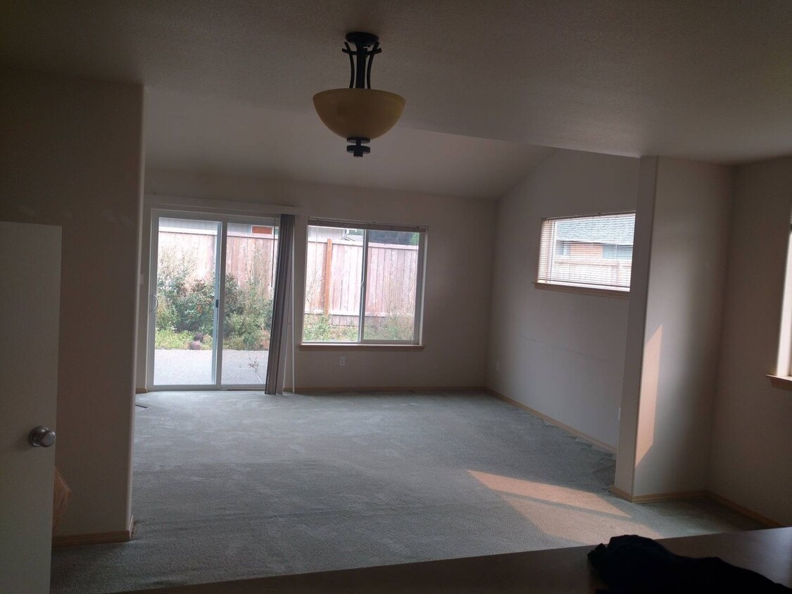 Primary Photo - Beautiful South Hill 2 PLUS bedroom, 2 1/2...