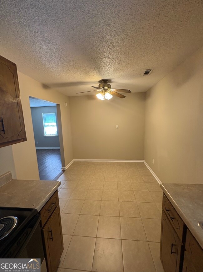Building Photo - 853 Mission Trace Dr