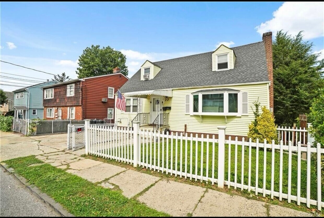Primary Photo - 77 Bennett Ave