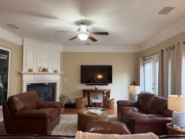 Photo - Beautiful Townhome Available in Vinings Overlook!