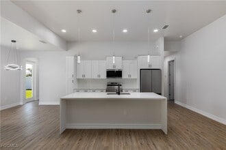 Building Photo - 521 NW 5th St