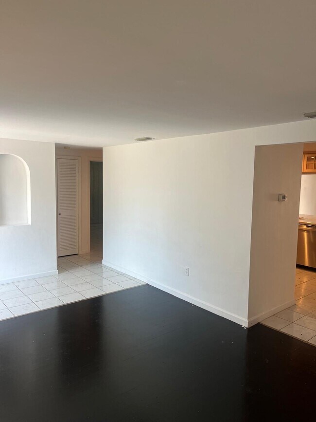 Foto del edificio - 3416 Bainbridge Dr