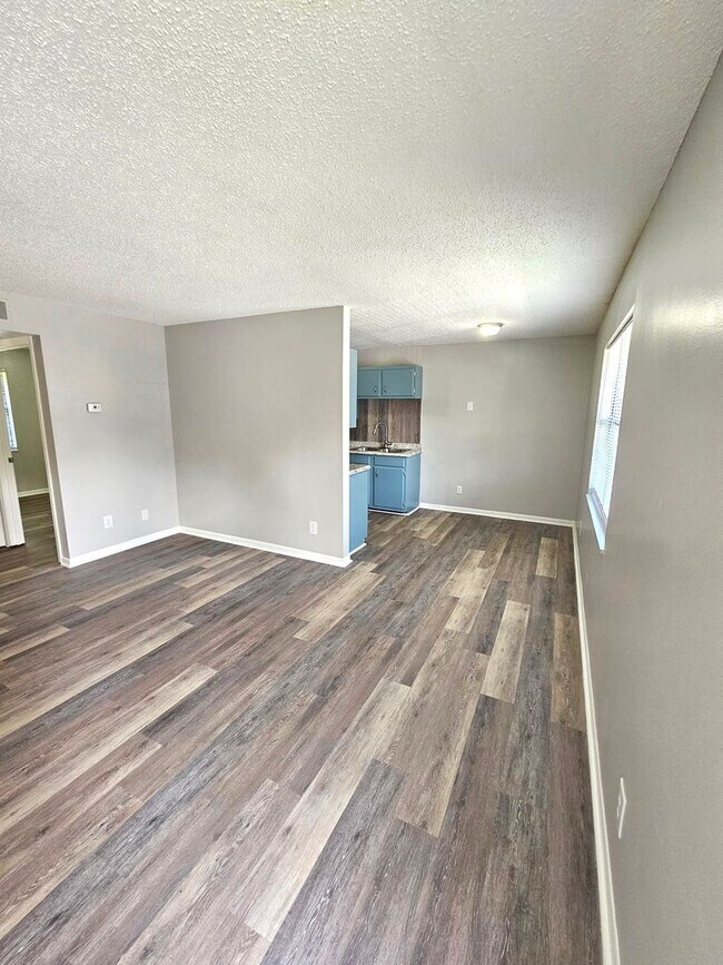 Foto del edificio - 4510-4510 Hutton Rd