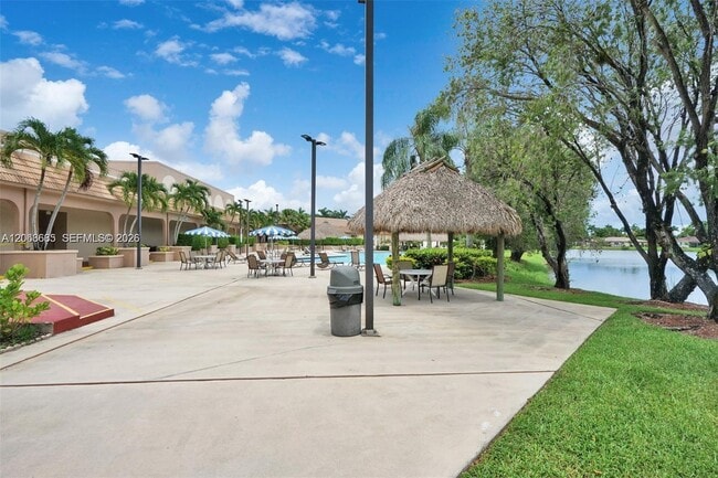 Building Photo - 440 Lakeview Dr