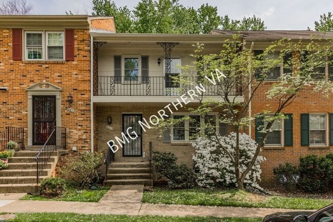Building Photo - 3019 Seven Oaks Pl
