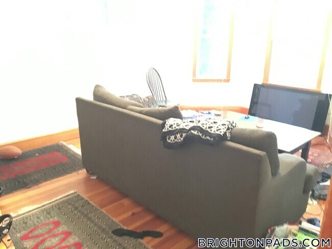 Foto del edificio - 12 Montcalm Ave