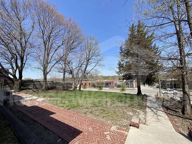 Building Photo - 2500 Grand Ave