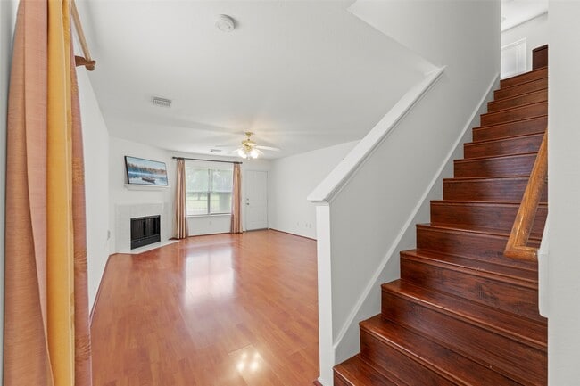 Building Photo - 8252 Golf Green Cir