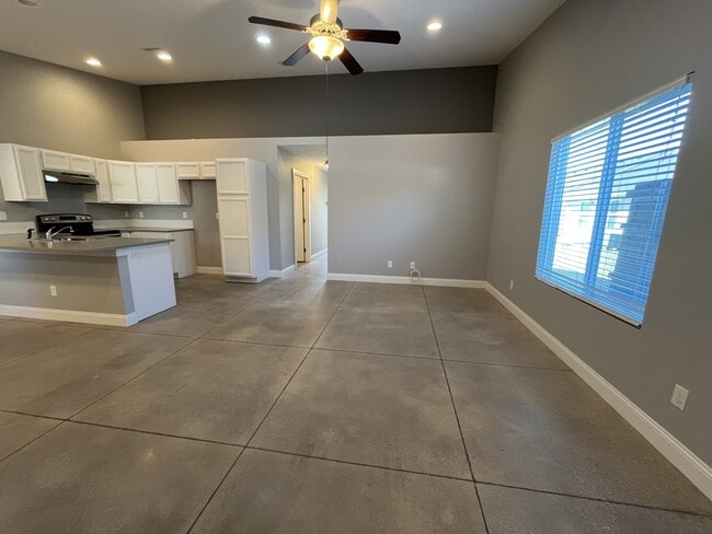 Building Photo - 5326 Hillside101