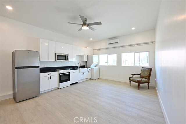 Foto del edificio - 7929 Blackburn Ave