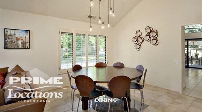 Foto del edificio - Prestigious Gold River home in gated commu...
