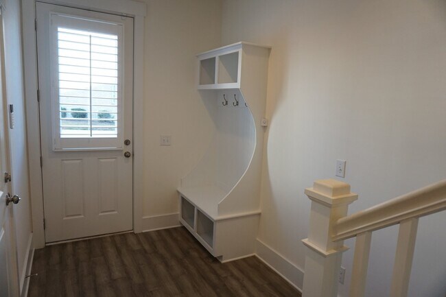 Foto del edificio - 3BR/3.5BA End Unit Townhome in Summerwalk!  $2,975/month - Pet friendly*