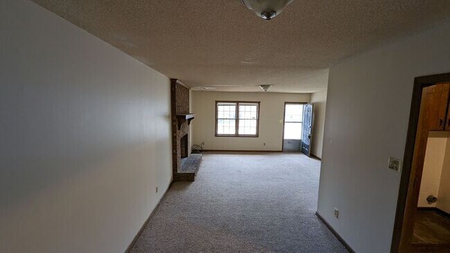 Building Photo - 4013 Pebblebrook Ct