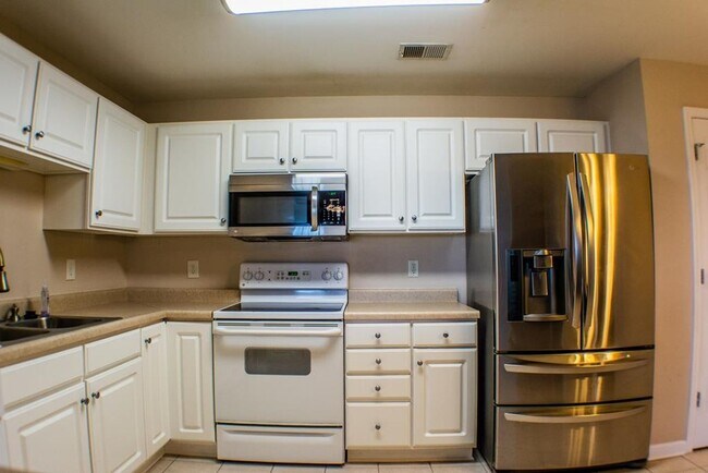 Foto del edificio - 6981 Hanesbrook Cir
