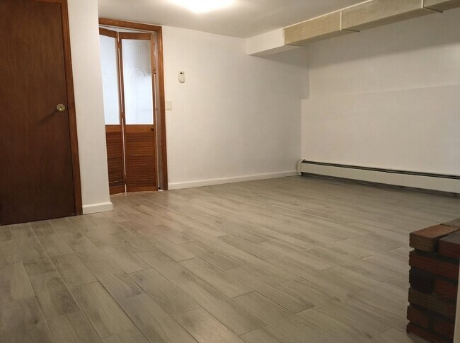 Foto del edificio - 427 E 3rd St