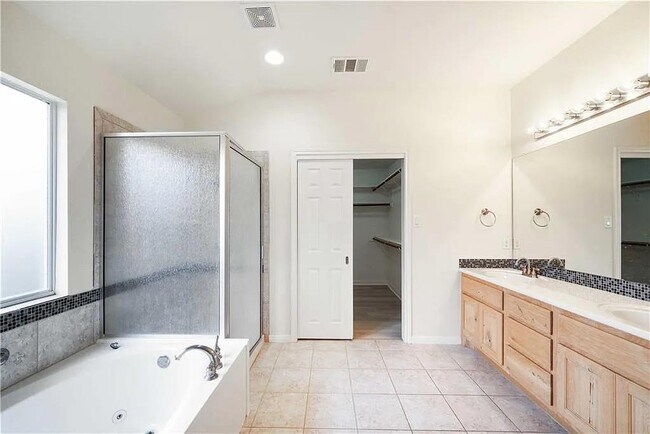 Foto del edificio - 3434 Yogi Berra Way