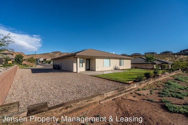 Building Photo - 5962 Desert Crest Dr
