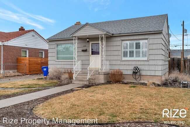 Building Photo - 4 br, 2 bath House - 229 E Leslie Ave