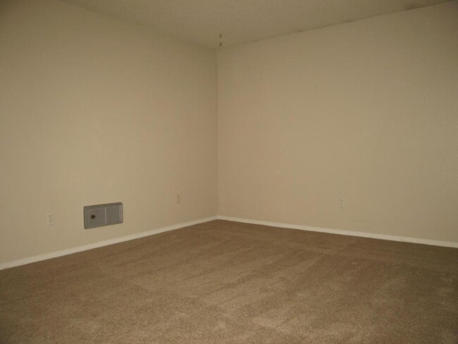 Foto del edificio - 4619 Polaris St NE ;  Apt B.