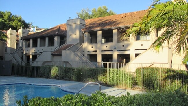 Building Photo - 1068 Calle Del Cerro