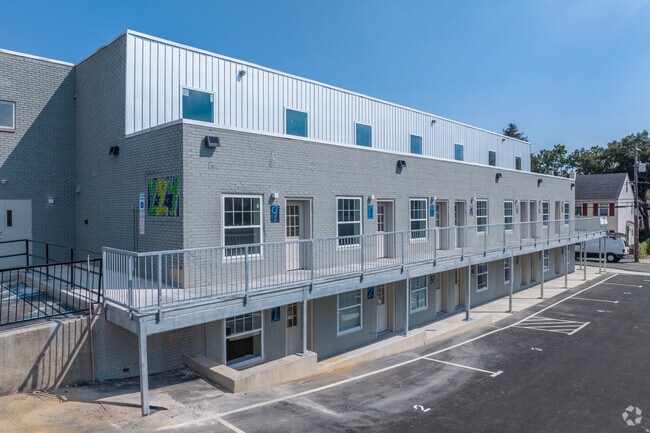 Building Photo - 224 Hall St