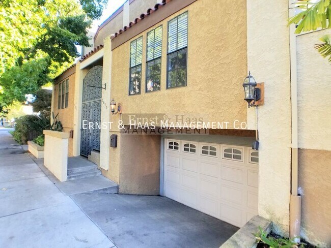 Building Photo - Beautiful 2 Story Townhouse Styled  Unit w...