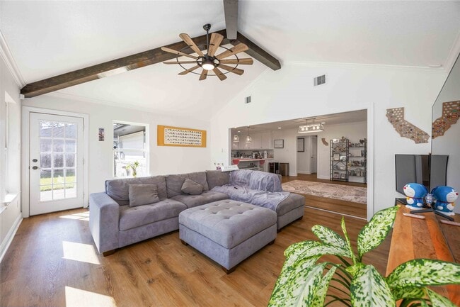 Foto del edificio - 2011 De Milo Dr