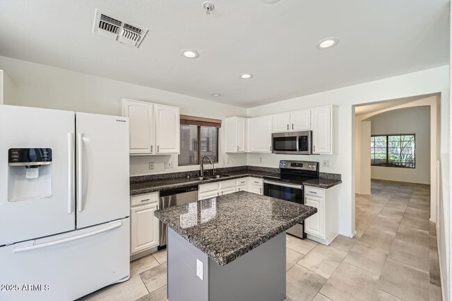 Building Photo - 10310 E Le Marche Dr