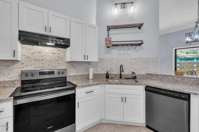 Foto del edificio - Room in House on Tall Rock Ct