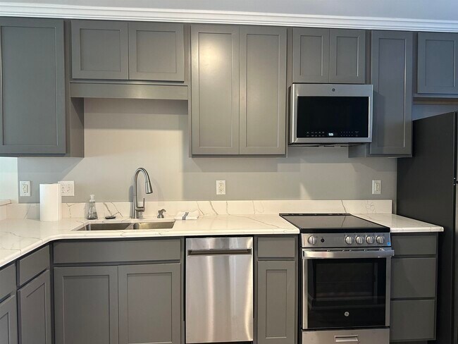 Building Photo - 7700 Porcher Dr