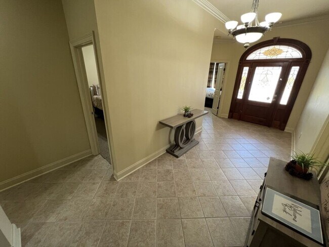 Foto del edificio - Beautifully Furnished 4-Bedroom Home in Zachary's Audubon Lakes!