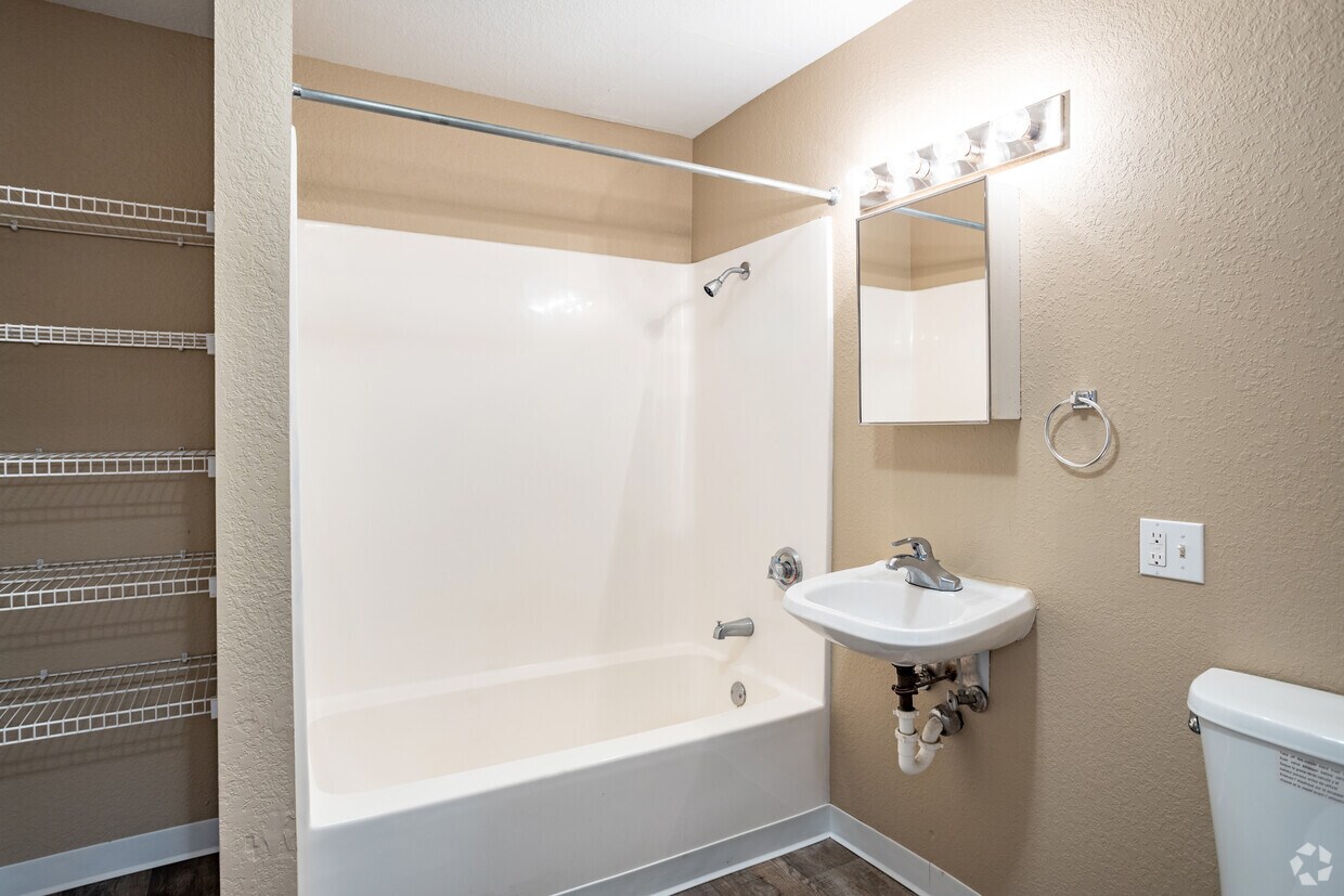 SILVERWOOD APARTMENTS Apartments in Winfield, KS