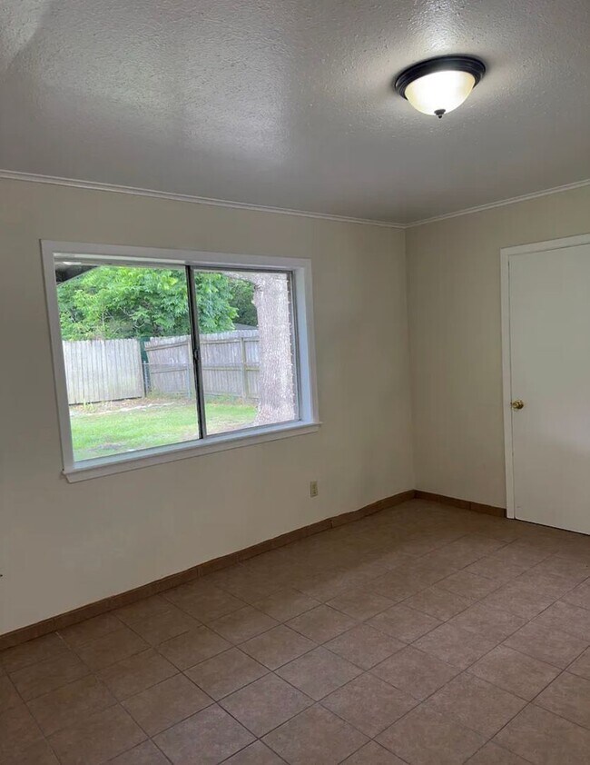 Foto del edificio - 214 Guidry Rd