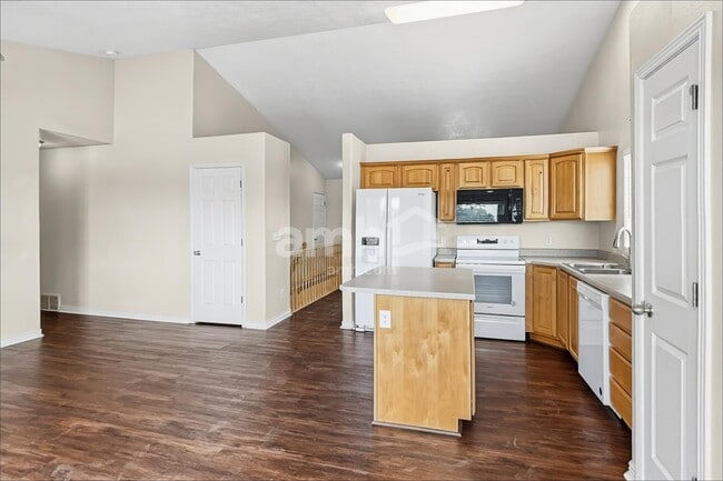 Building Photo - 2530 Cimmaron Dr