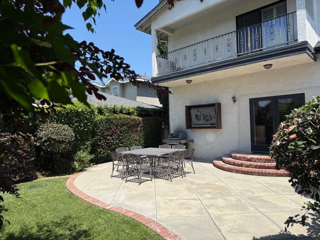 Foto del edificio - 5323 Huddart Ave