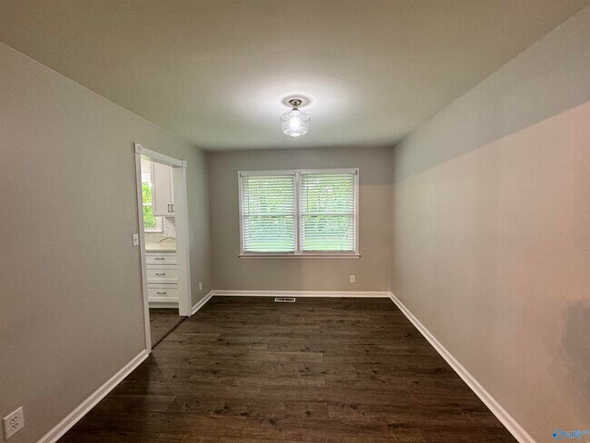 Building Photo - 11114 Hillwood Dr SE