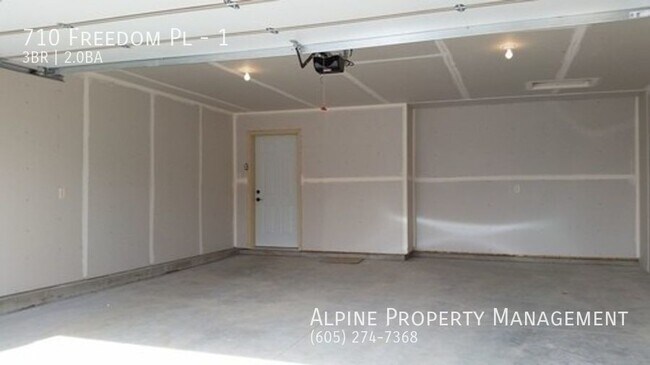 Foto del edificio - Ground Floor 3 Bed/2 Bath Apartment with 2...