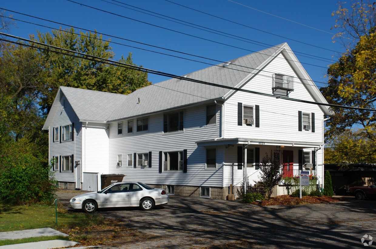 Building Photo - 4659 Moore St