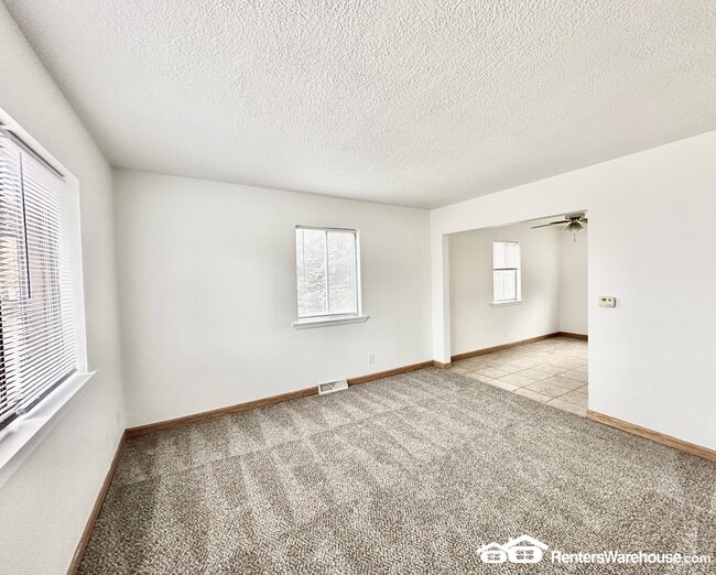 Foto del edificio - 4219 Clinton Ave