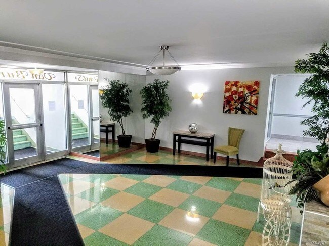 Foto del edificio - 102-21 63rd Rd