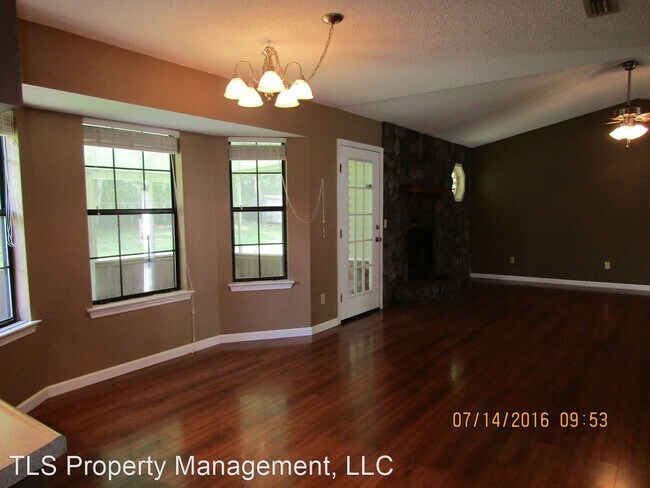 Foto del edificio - 3 br, 2 bath House - 104 Caldwell Ct 1