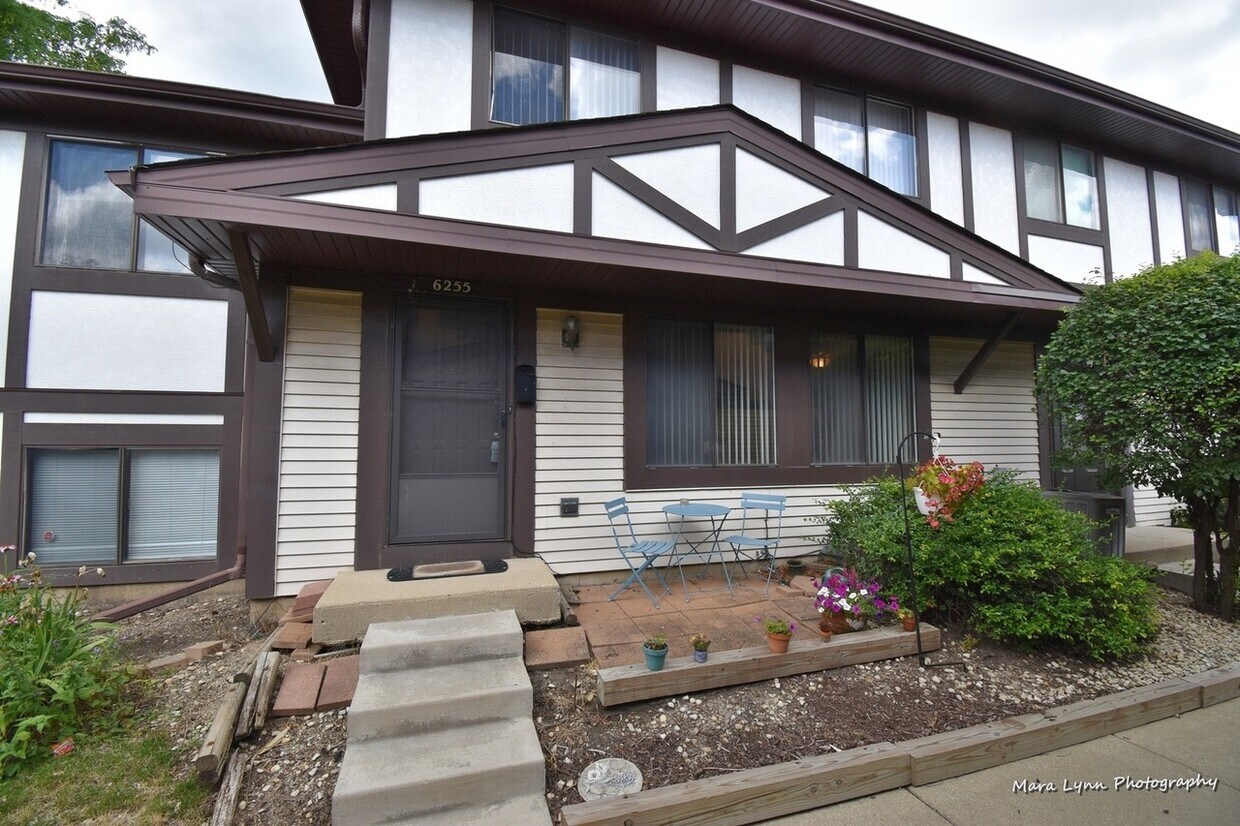 6255 Gold Cir Unit 6255, Hanover Park, IL 60133 Condo for Rent in