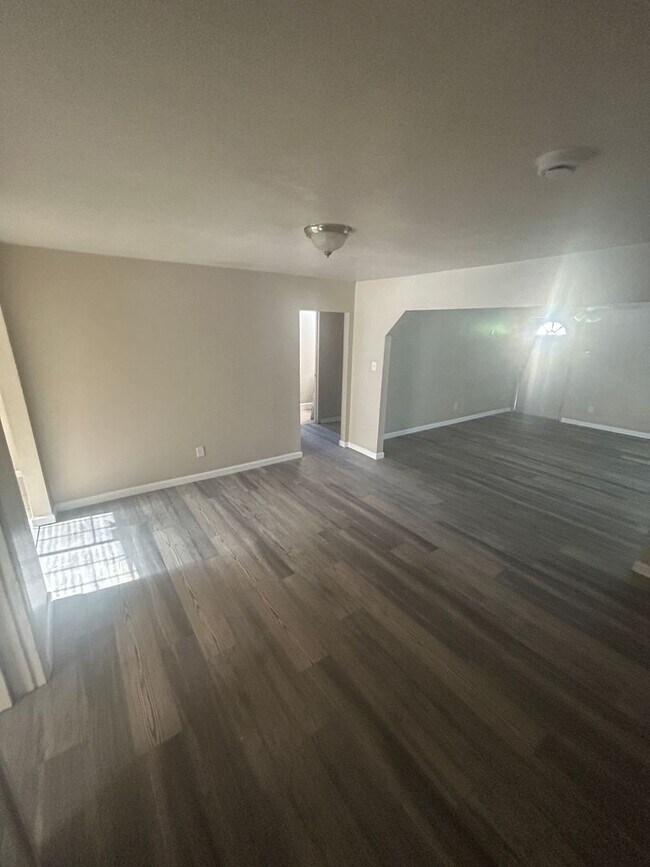 Foto del edificio - Cozy Apartment in Arvin Awaits Your Arriva...