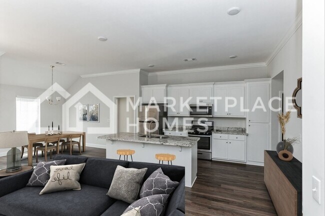 Building Photo - 557 Silver Hill Dr