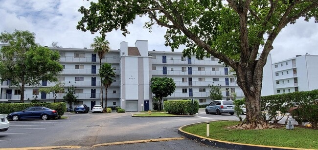 Building Photo - 8540 N Sherman Cir