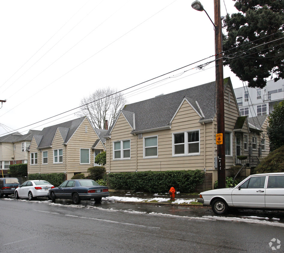 Foto del edificio - 2330-2352 NW Overton St