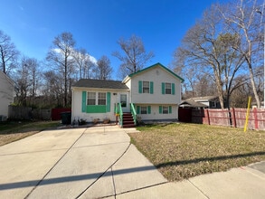 Building Photo - Room in House on Beaverwood Dr